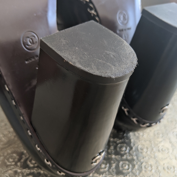 CHANEL patent leather chain-link ankle boot - Picture 9 of 14